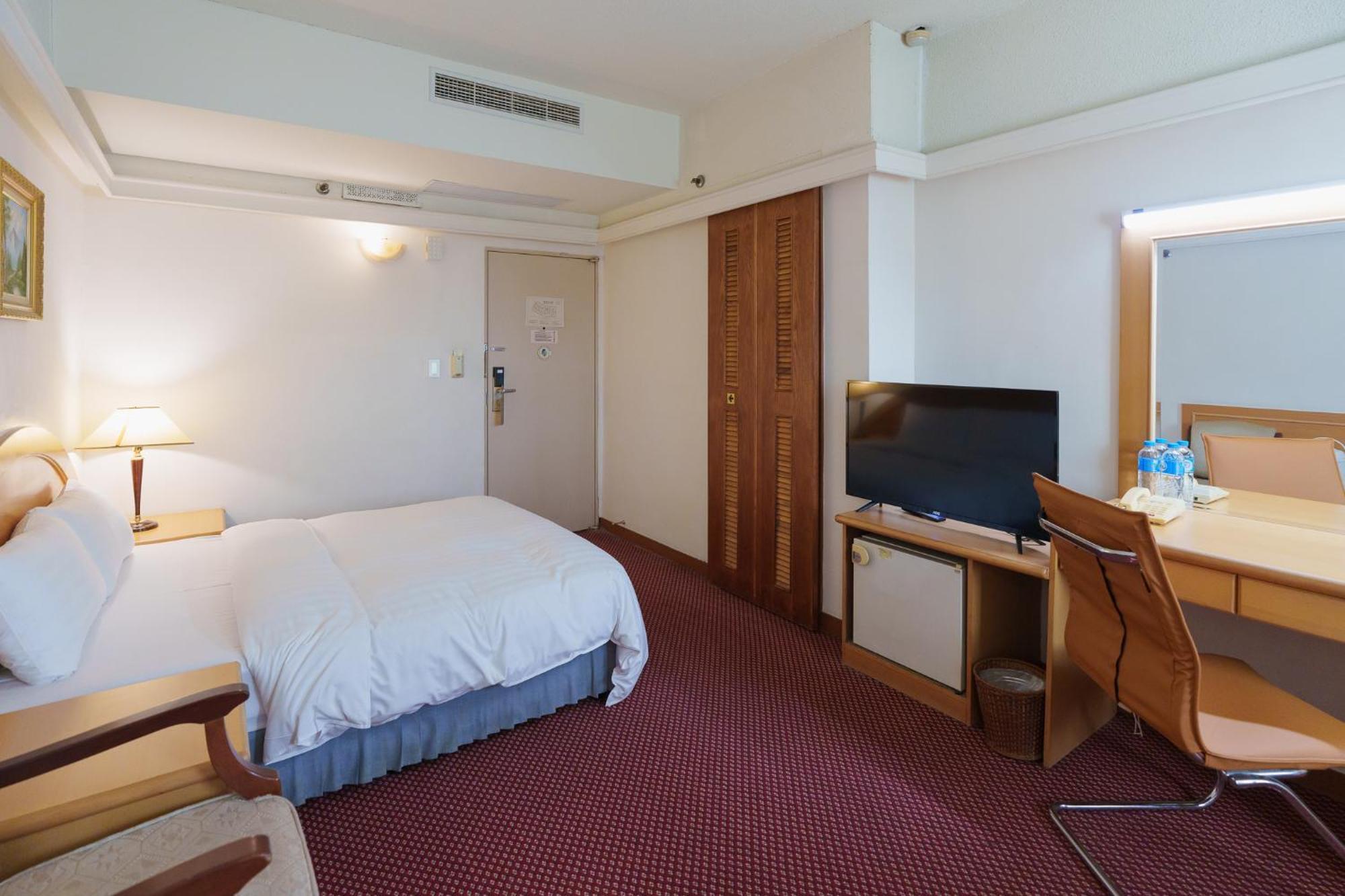 โอเรียนทัล โฮเต็ล Hotel ไถหนาน ภายนอก รูปภาพ