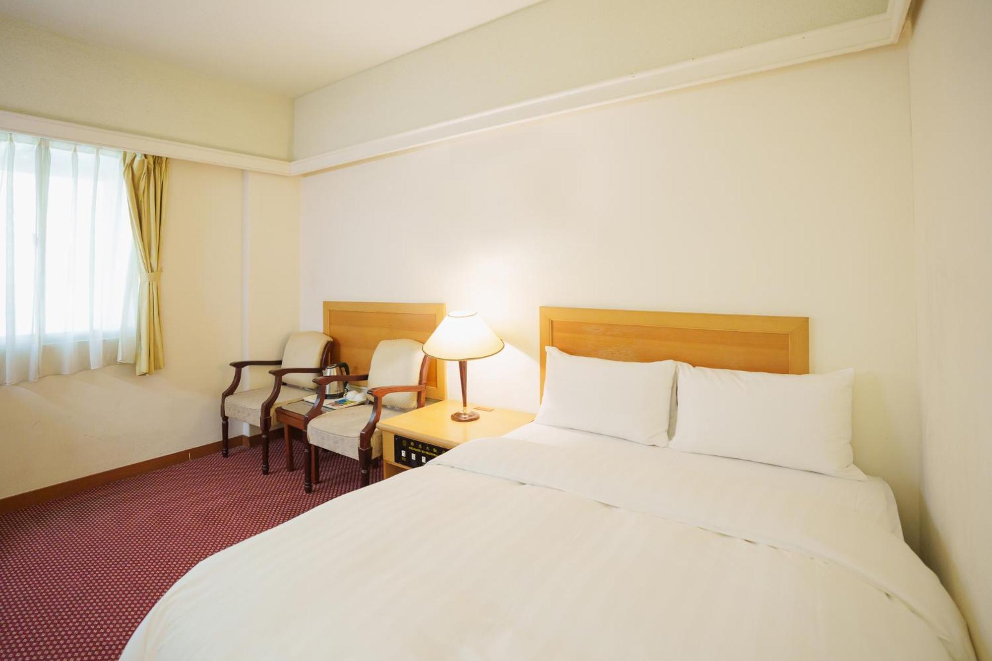 โอเรียนทัล โฮเต็ล Hotel ไถหนาน ภายนอก รูปภาพ