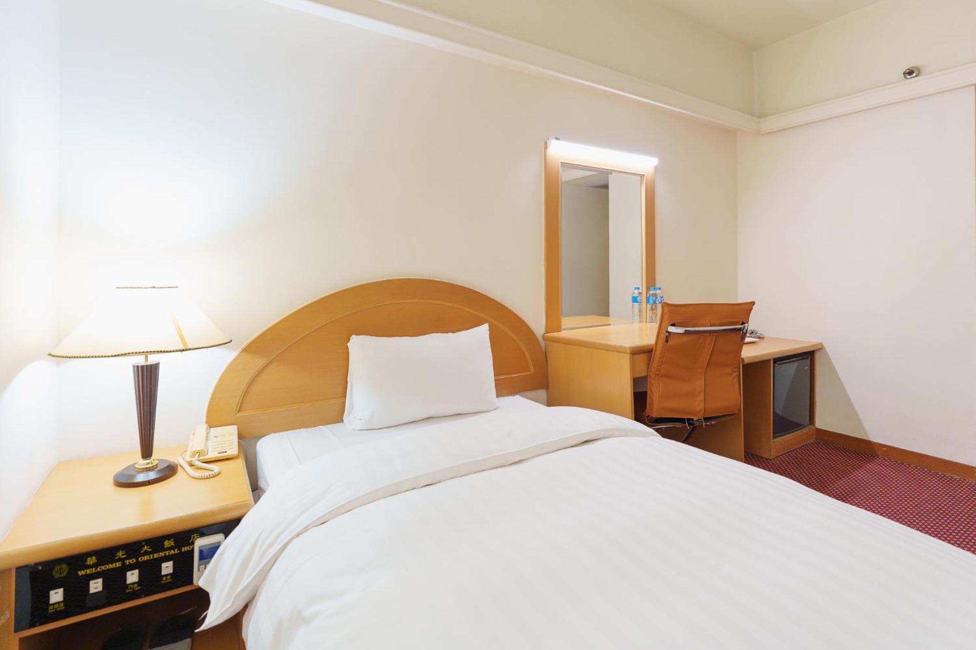 โอเรียนทัล โฮเต็ล Hotel ไถหนาน ภายนอก รูปภาพ