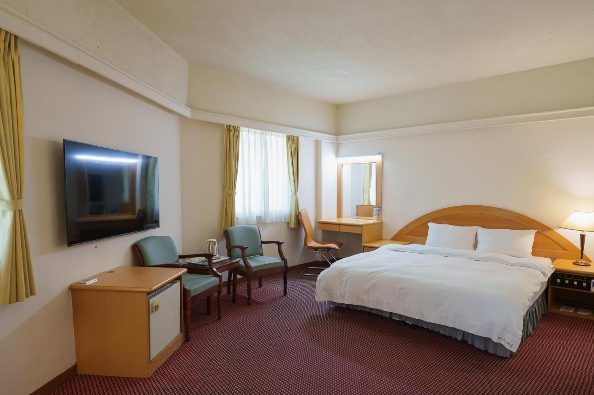 โอเรียนทัล โฮเต็ล Hotel ไถหนาน ภายนอก รูปภาพ