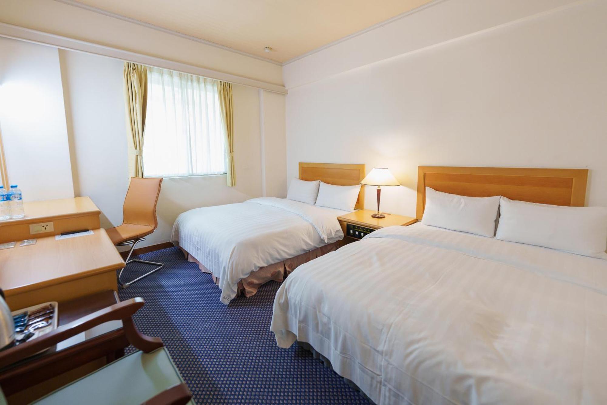 โอเรียนทัล โฮเต็ล Hotel ไถหนาน ภายนอก รูปภาพ