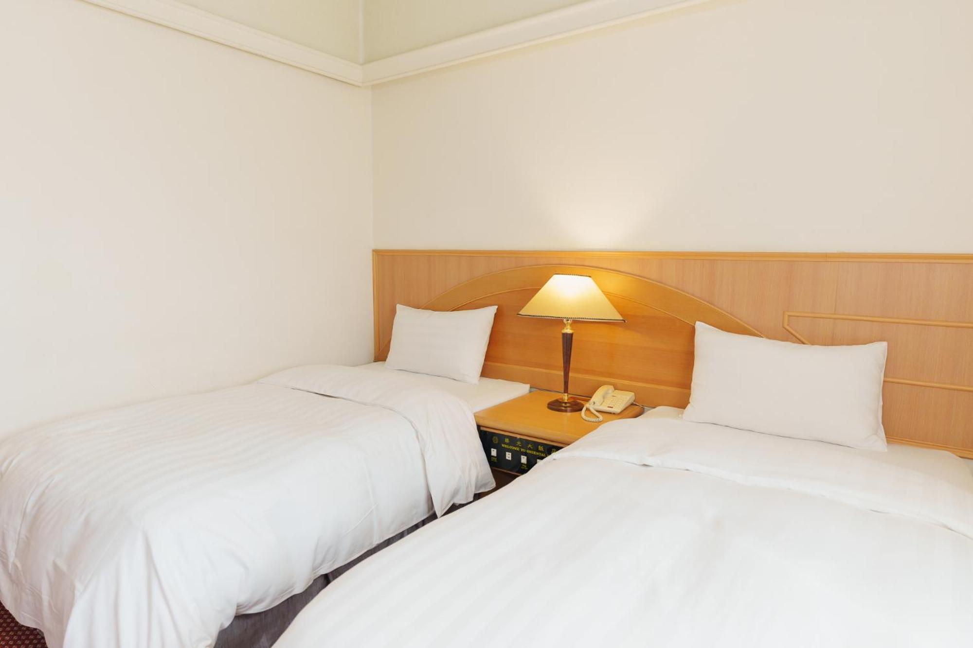 โอเรียนทัล โฮเต็ล Hotel ไถหนาน ภายนอก รูปภาพ