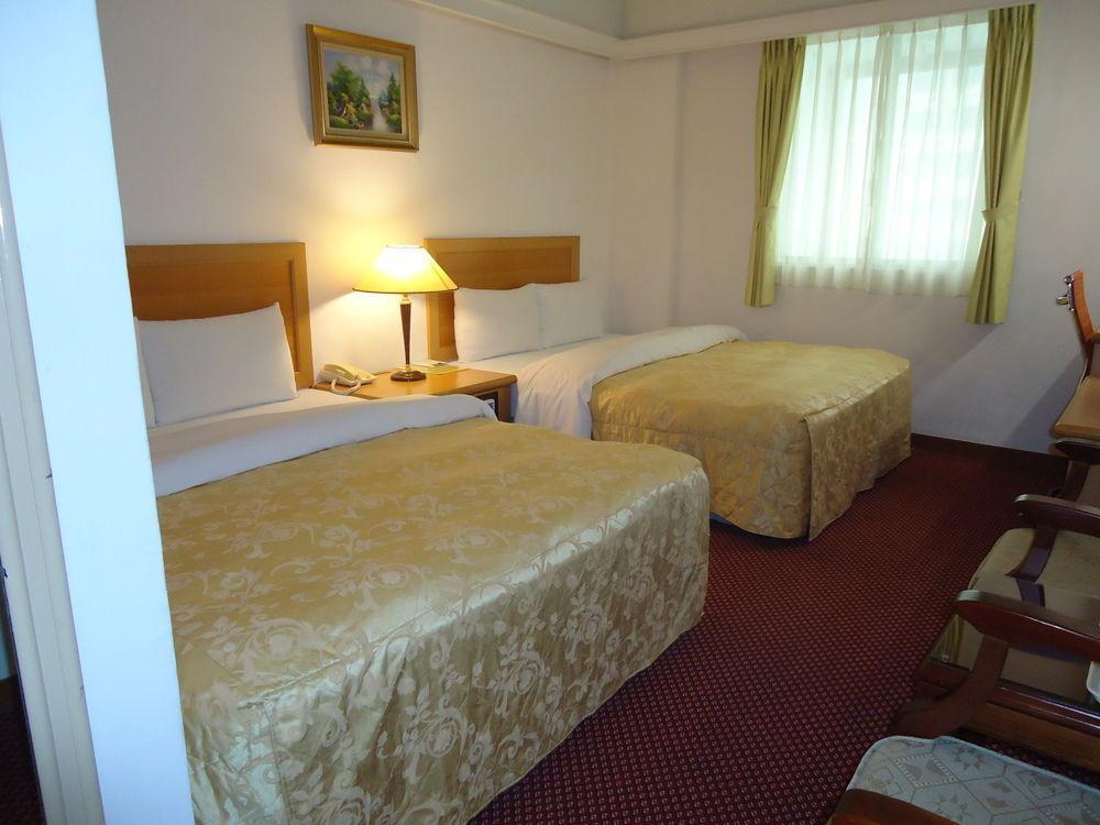 โอเรียนทัล โฮเต็ล Hotel ไถหนาน ภายนอก รูปภาพ