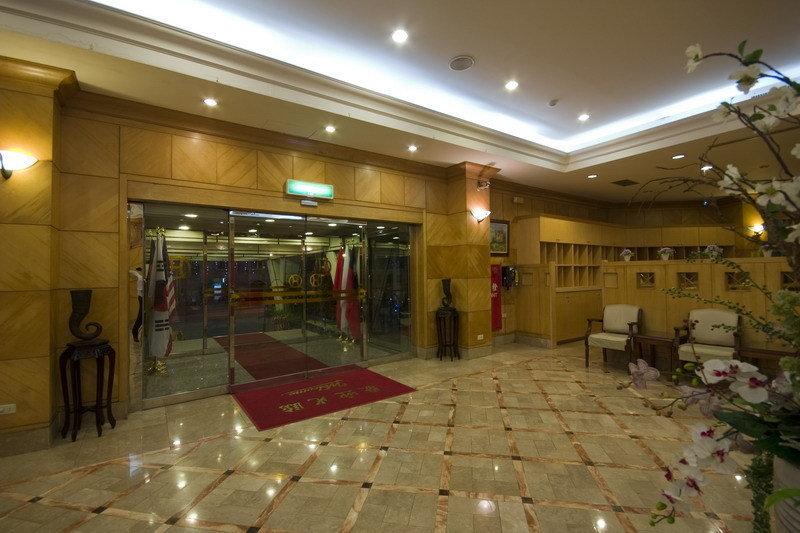 โอเรียนทัล โฮเต็ล Hotel ไถหนาน ภายนอก รูปภาพ