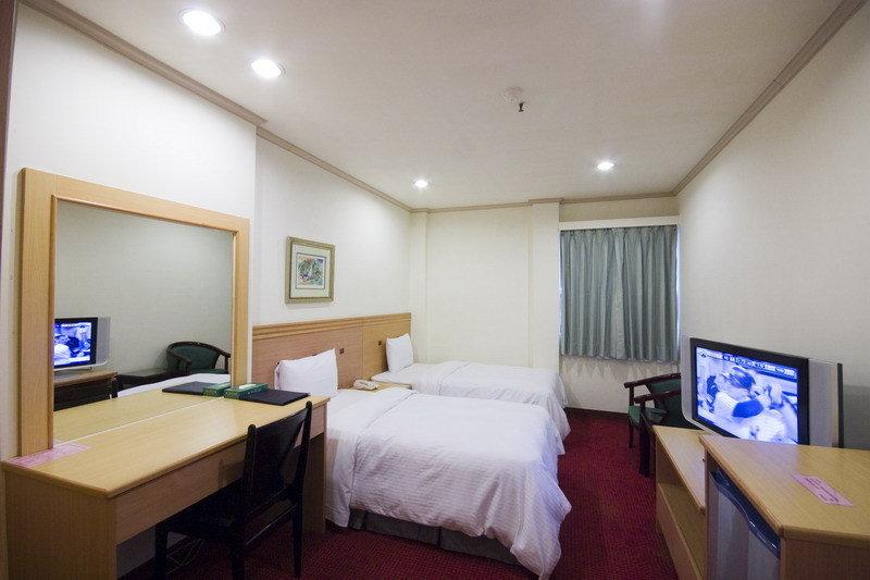 โอเรียนทัล โฮเต็ล Hotel ไถหนาน ภายนอก รูปภาพ