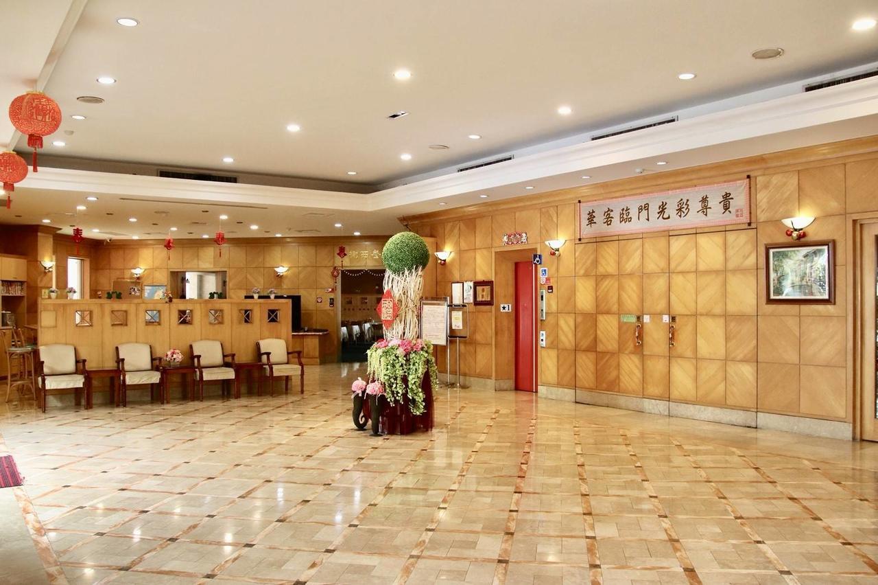 โอเรียนทัล โฮเต็ล Hotel ไถหนาน ภายนอก รูปภาพ