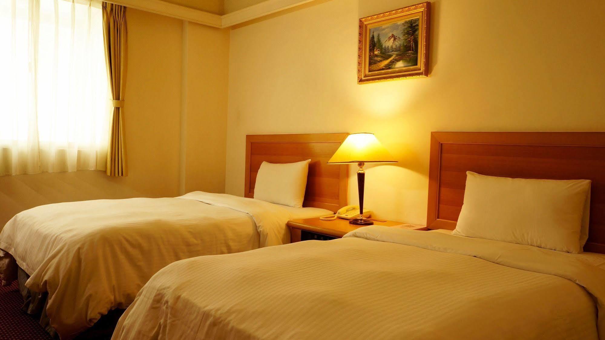 โอเรียนทัล โฮเต็ล Hotel ไถหนาน ภายนอก รูปภาพ