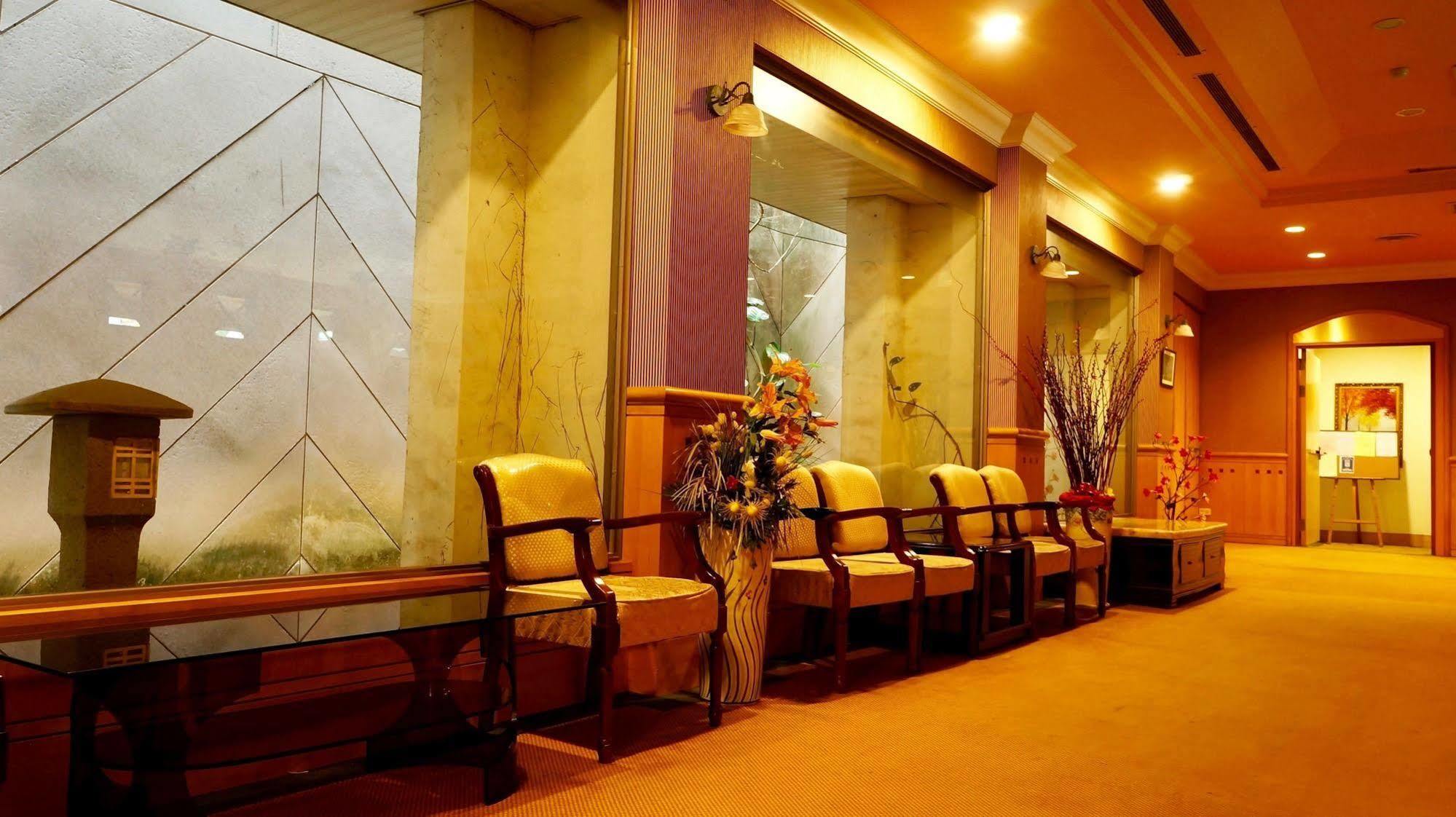โอเรียนทัล โฮเต็ล Hotel ไถหนาน ภายนอก รูปภาพ